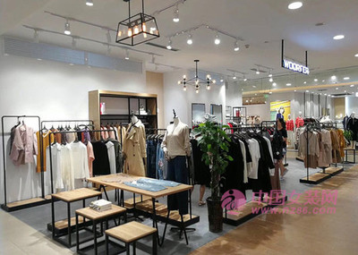 現(xiàn)在開服裝店還能賺錢嗎？機(jī)遇與挑戰(zhàn)并存
